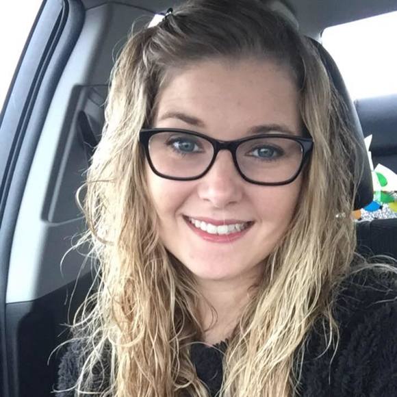 Meet your Posher, Laura - Picture 1 of 1